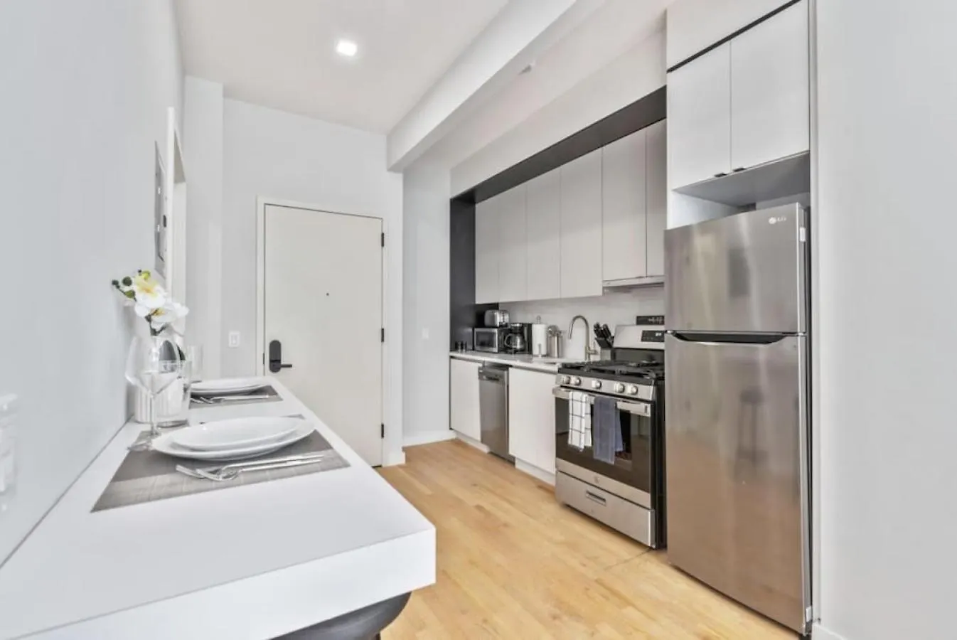 Studio W Charming Juliet Balcony In Upper East Hotel New York Apartment